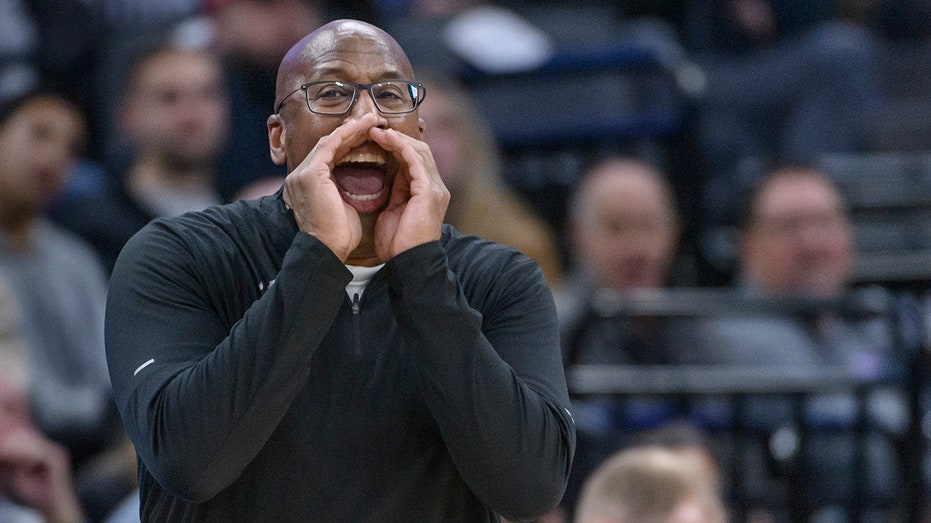 NBA coaches torch Kings over Mike Brown firing: 'No class'