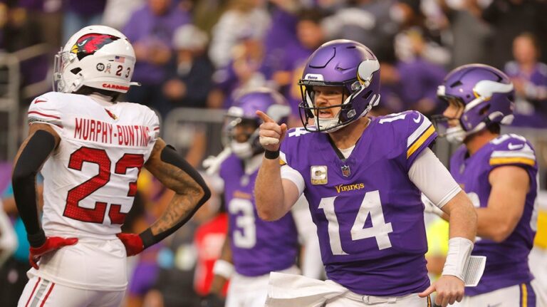 Sam Darnold helps Vikings notch 10th win of season in victory over Cardinals