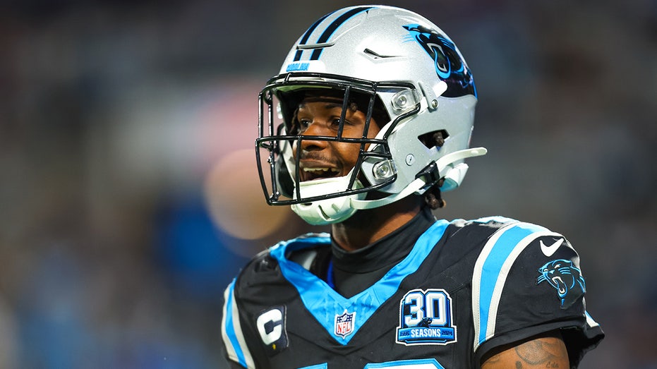 Panthers' Sam Franklin Jr restrained from running to Bucs locker room, sends threat to player in video