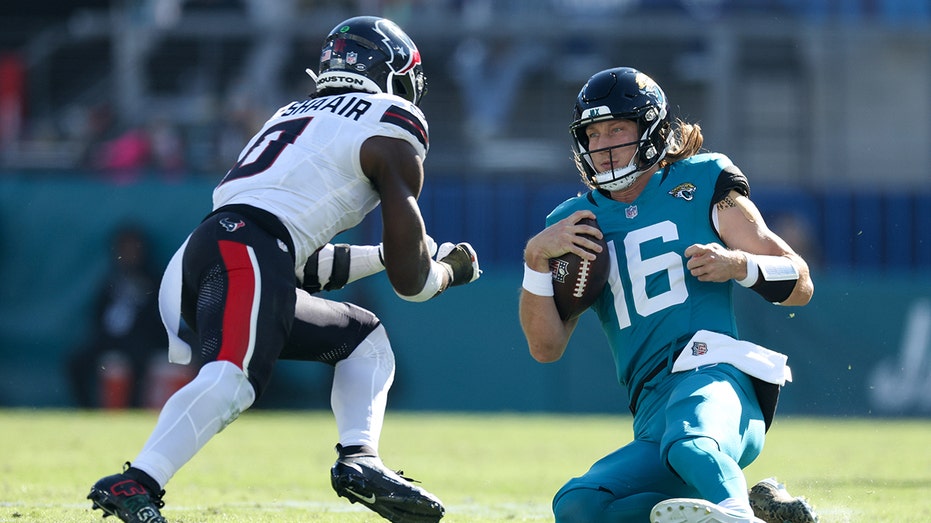 Jaguars players rip Texans' Azeez Al-Shaair for 'dumb hit' on Trevor Lawrence