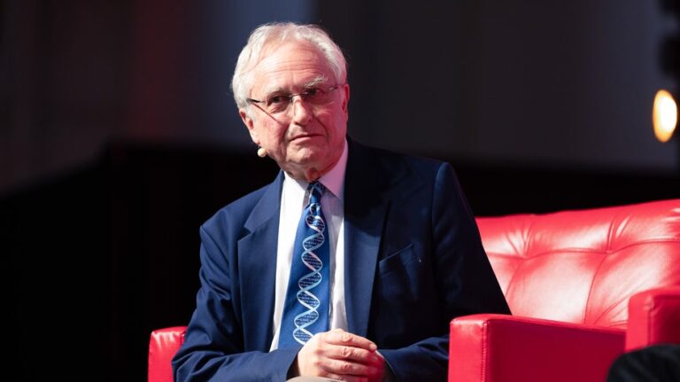 Richard Dawkins leaves atheist foundation after it unpublishes article saying gender based on biology