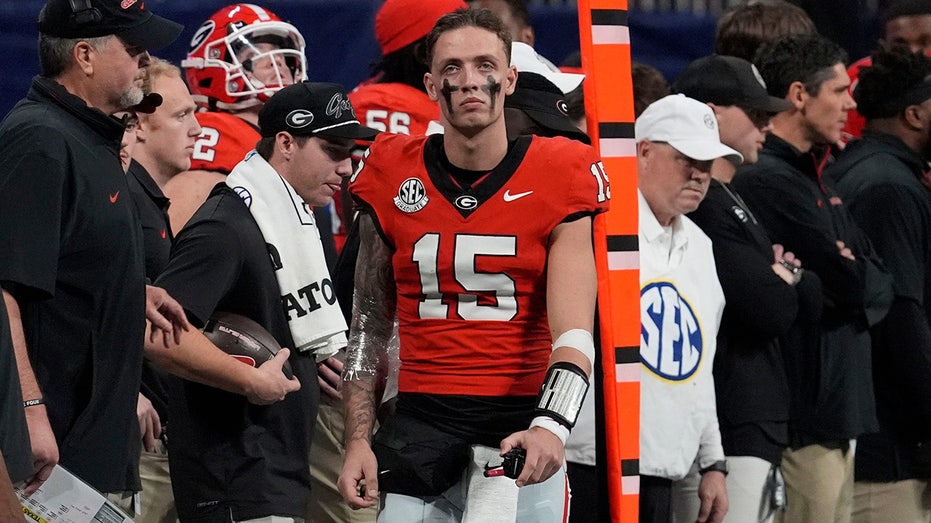 Carson Beck announces next school with 2-word message after transferring from Georgia