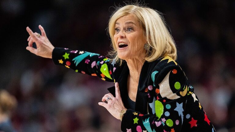 Two players ejected after shoving fiasco, LSU's Kim Mulkey slaps clipboard in chippy college basketball game