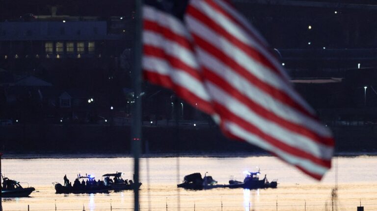 Wizards hold moment of silence for victims of deadly midair collision in Washington