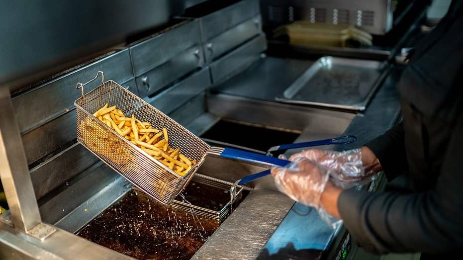 Steak 'n Shake to cook fries in beef tallow: 'Authentic way'