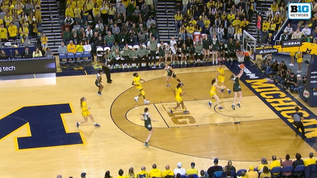 Michigain State's Grace VanSlooten scores fast-break layup to extend their lead over Michigan