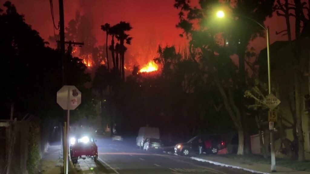 Fire burns in celebrity-filled Hollywood Hills