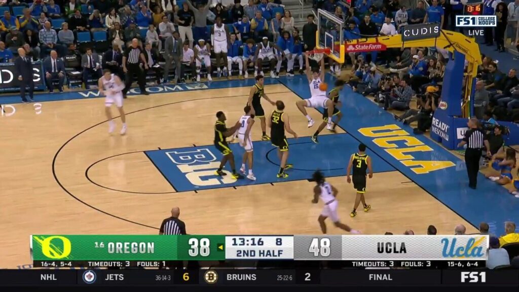 Aday Mara throws down a two-handed slam, extending UCLA's lead over Oregon