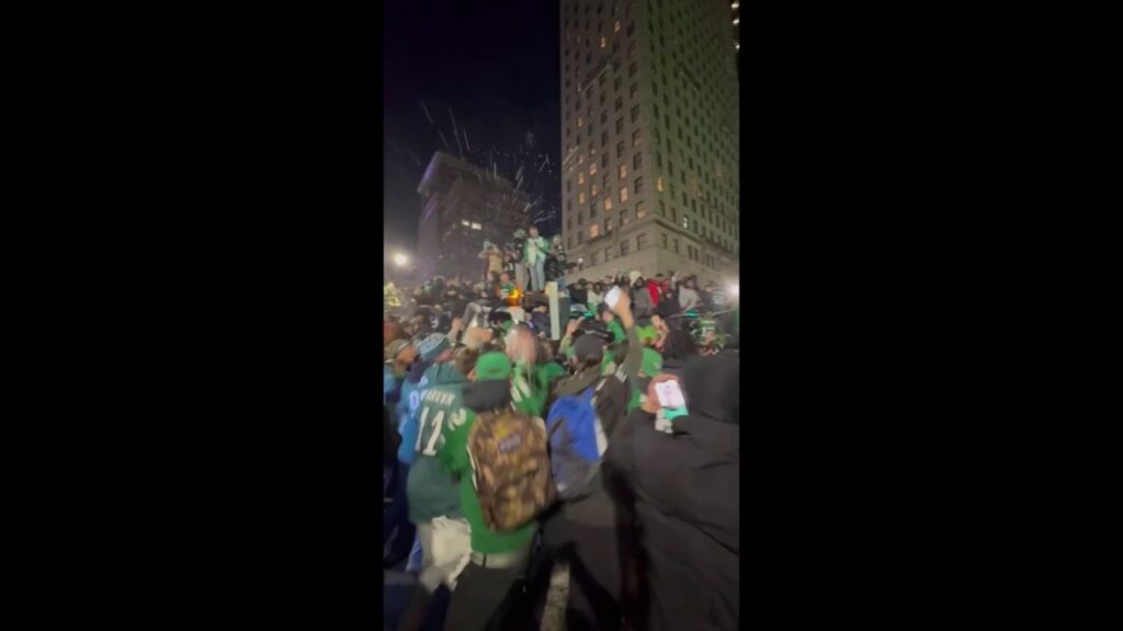 Eagles fans celebrate on Broad Street after team's NFC title win