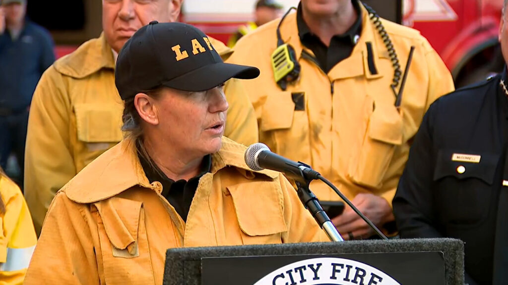 WATCH LIVE: Officials hold press conference on Los Angeles wildfire