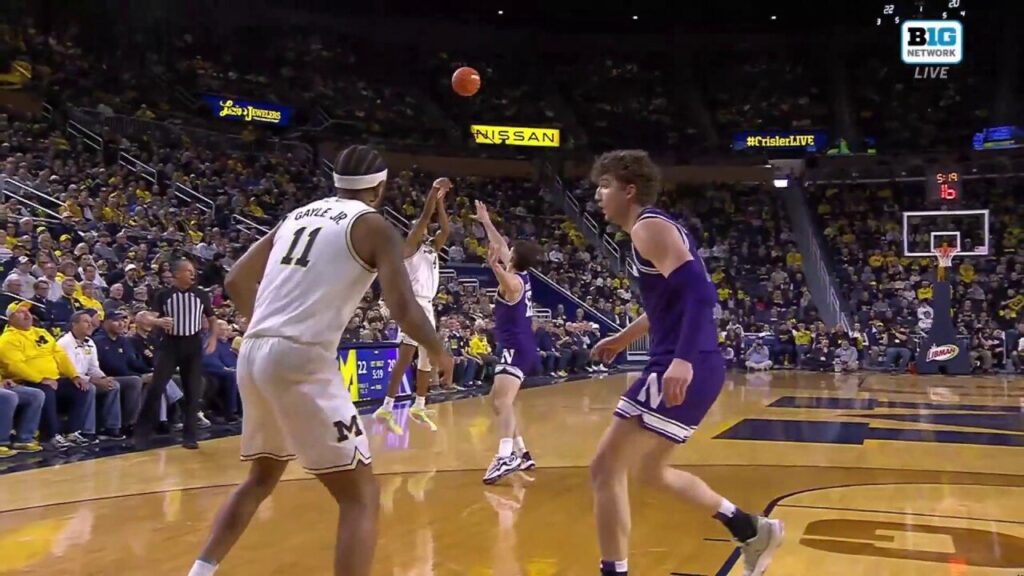 Michigan's Nimari Burnett SPLASHES 3-pointer to extend lead over Northwestern