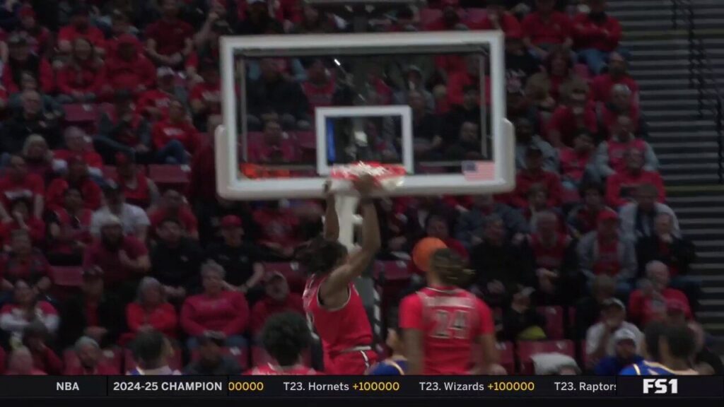 San Diego State's Pharaoh Compton throws down thunderous alley-oop jam to narrow deficit vs. San Jose State