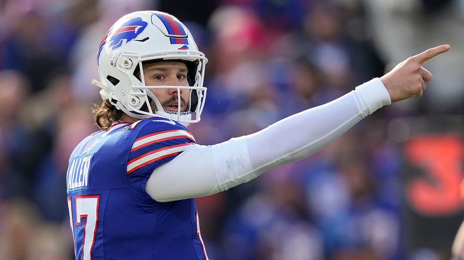 Bills' Josh Allen reveals stern message he received from ref after complaining about questionable no-call