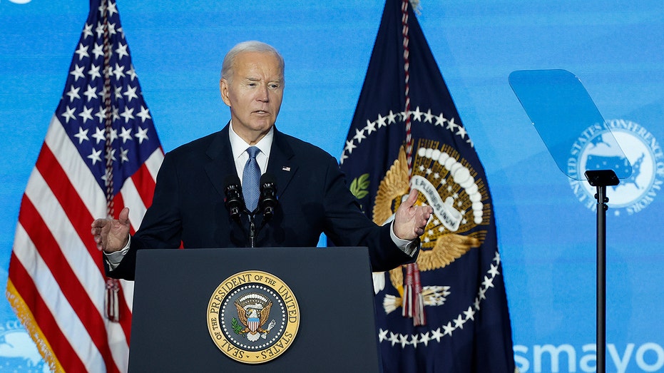 Biden's last-minute constitutional change slammed by legal experts: 'Cynical and irrelevant'