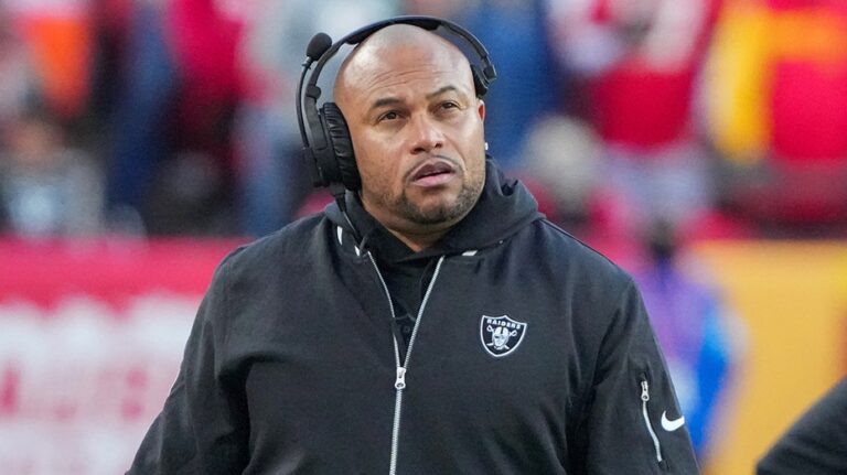 Raiders fire head coach Antonio Pierce