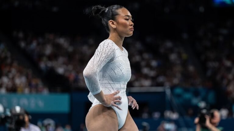 Olympic gymnast Suni Lee vows to never ski again after disastrous first experience