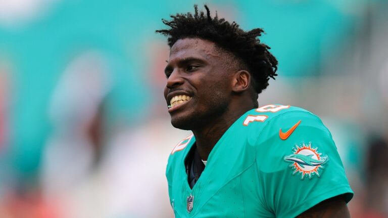 Dolphins’ Tyreek Hill ‘never’ requested a trade in meeting with team brass, GM says