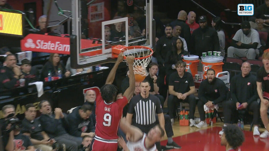 Rutgers' Dylan Grant throws down vicious slam dunk over an Illinois defender