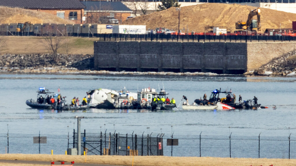 WATCH LIVE: Officials hold briefing on deadly midair plane collision in DC