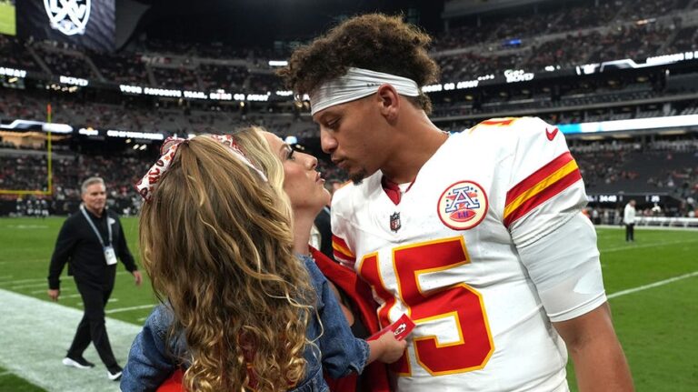 Trump makes Super Bowl LIX prediction, praises Patrick Mahomes' wife