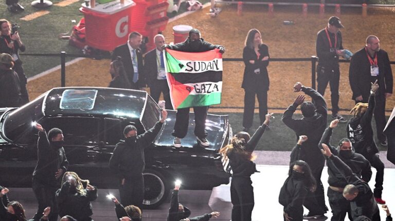 Super Bowl LIX security tackles person with flag supporting Palestinians, Sudanese during halftime show