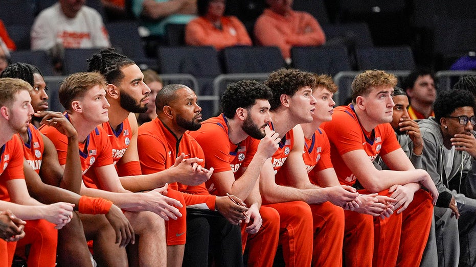 Clemson gets locked out of locker room in ACC semifinal; lose narrowly to Louisville