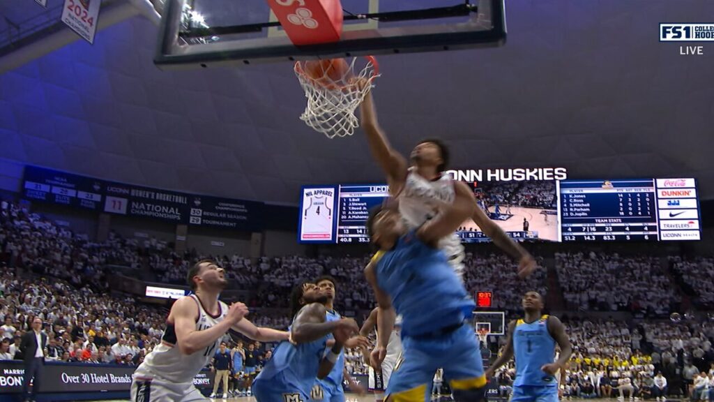 UConn's Jaylin Stewart makes thunderous put-back slam dunk to trim deficit against Marquette