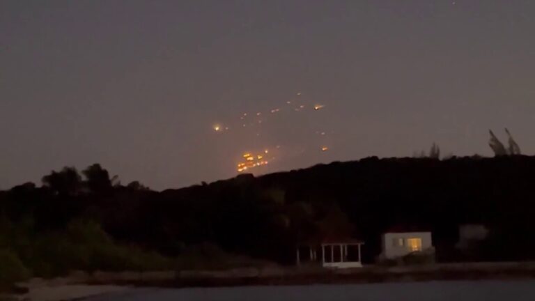 SpaceX megarocket debris spotted in Bahamas sky