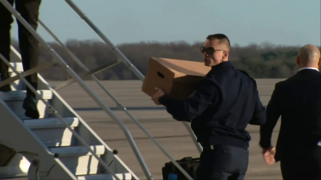 Trump staffers load boxes onto Air Force One containing materials taken from Mar-a-Lago