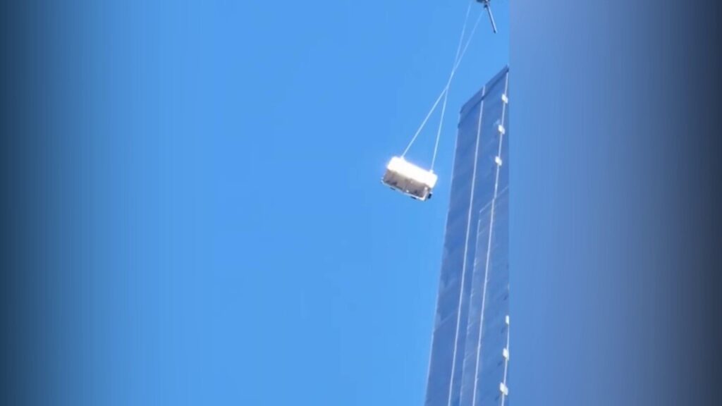 NYC window washers were stuck on scaffolding after it broke 78 floors up