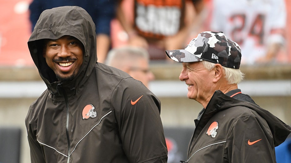 Browns owner Jimmy Haslam declines to meet with Myles Garrett as tensions rise following trade request: report