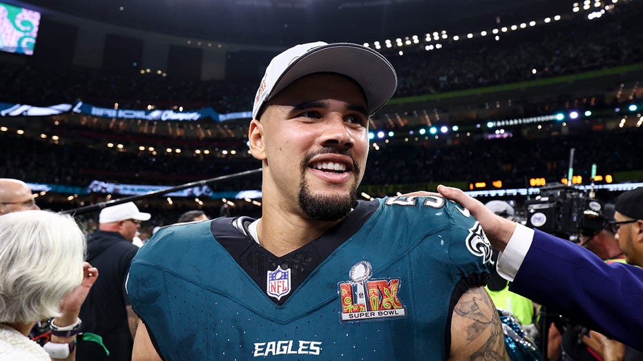 All-Pro Zack Baun returning to reigning champion Eagles on historic 3-year deal: reports