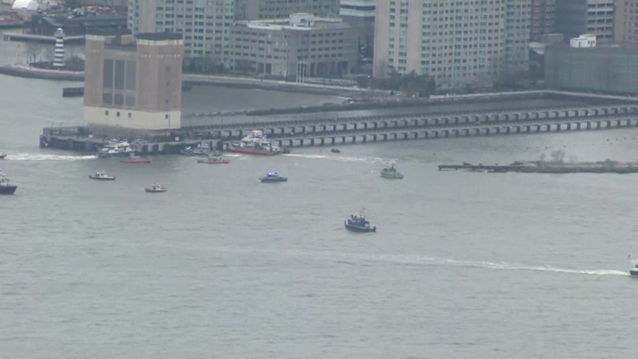 WATCH LIVE: Helicopter crashes in Hudson River in New York