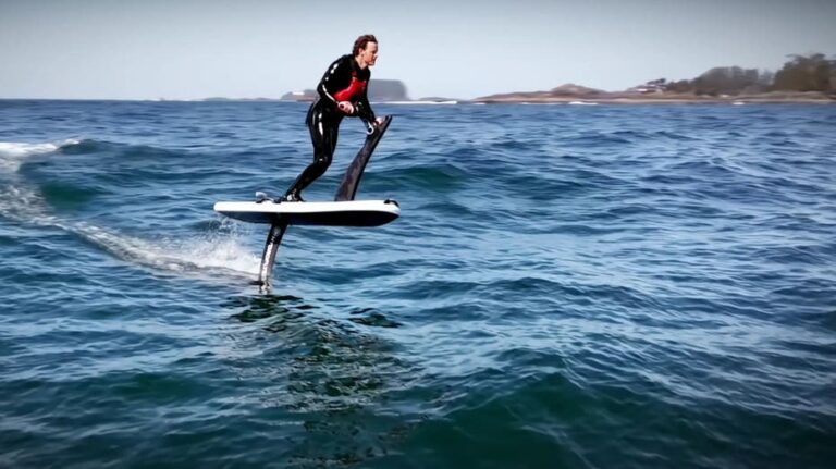 This futuristic surfboard lets you fly above water at 25 mph