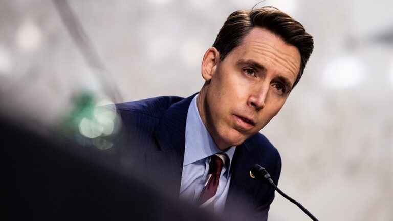 Hawley urges DOJ probe of Chinese trucking company