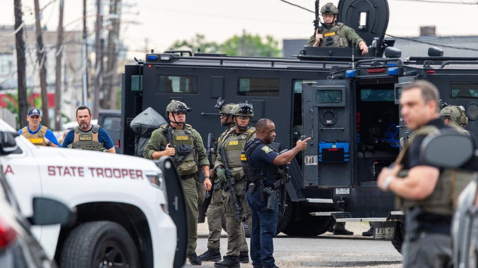 Search continues for four-time killer, serial escapee after New Orleans jailbreak