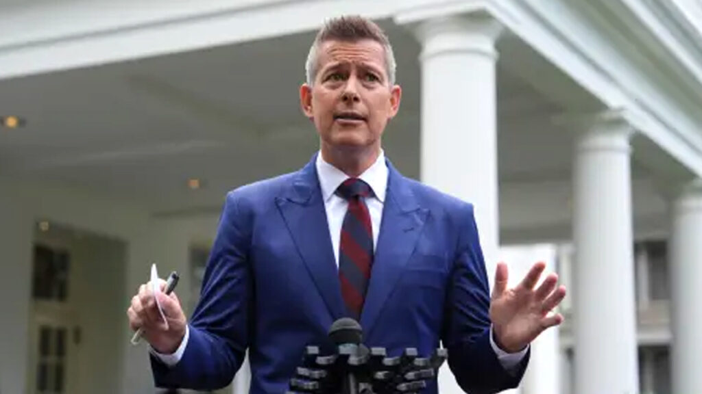 WATCH LIVE: Sec Duffy gives update after travel halted for flyers at major airport