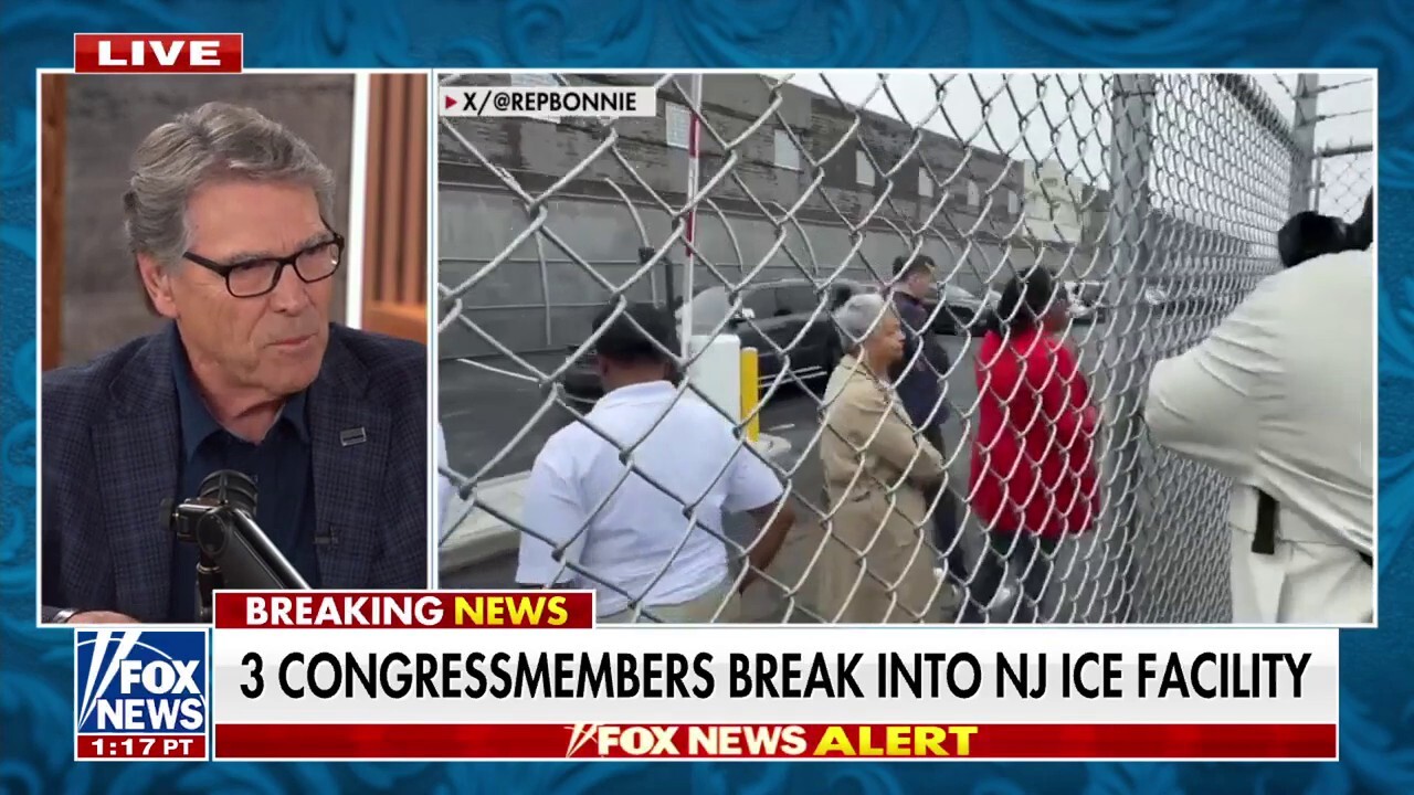 Rick Perry: Open-border policies will cost Democrats