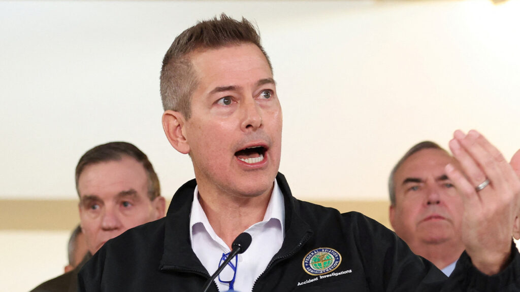 WATCH LIVE: US Transportation Secretary Sean Duffy gives update on Newark Airport