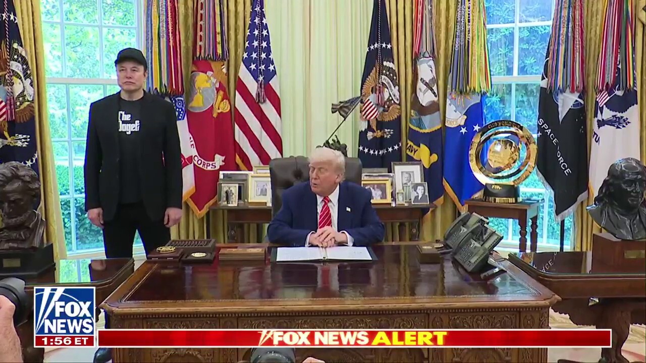 President Trump gives Elon Musk a 'very special' gift as he departs