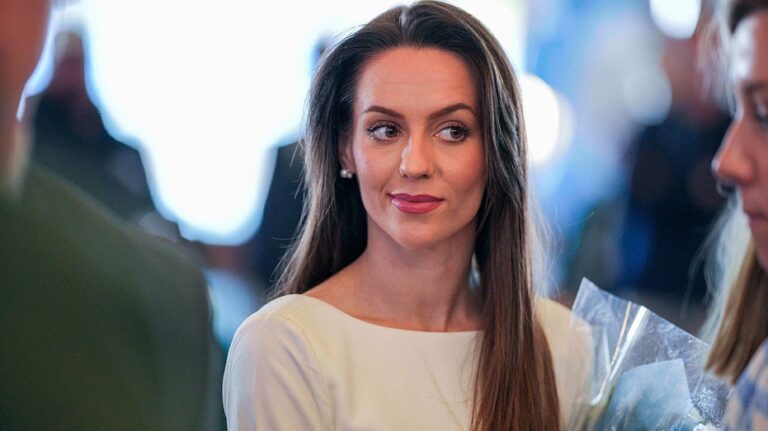 UNC refutes report that Jordon Hudson, Bill Belichick's girlfriend, is barred from school's football facility