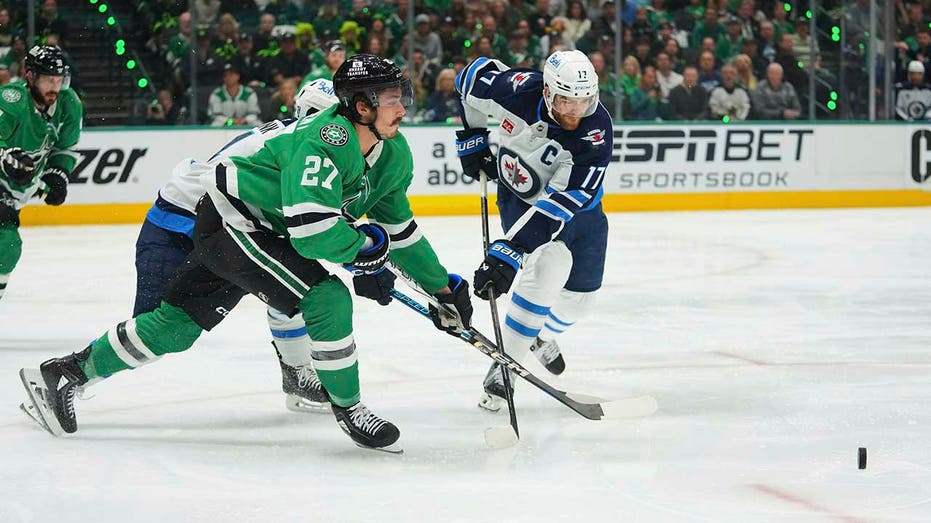 Stars' Mason Marchment hits ref with stick during playoff win vs Jets