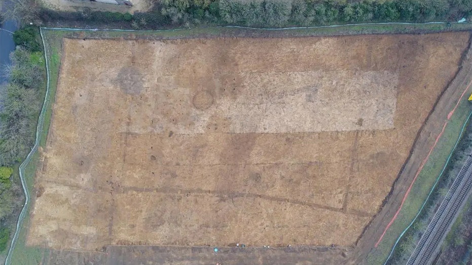 Late Bronze Age settlement dating back 3,000 years uncovered amid road work: 'Important discovery'