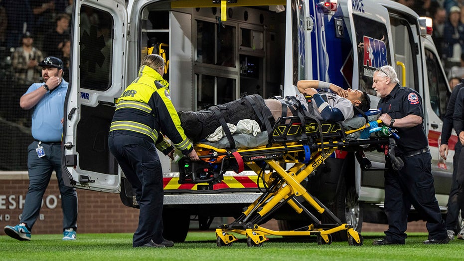 Yankees' Oswaldo Cabrera leaves game in ambulance after awkward slide at home plate