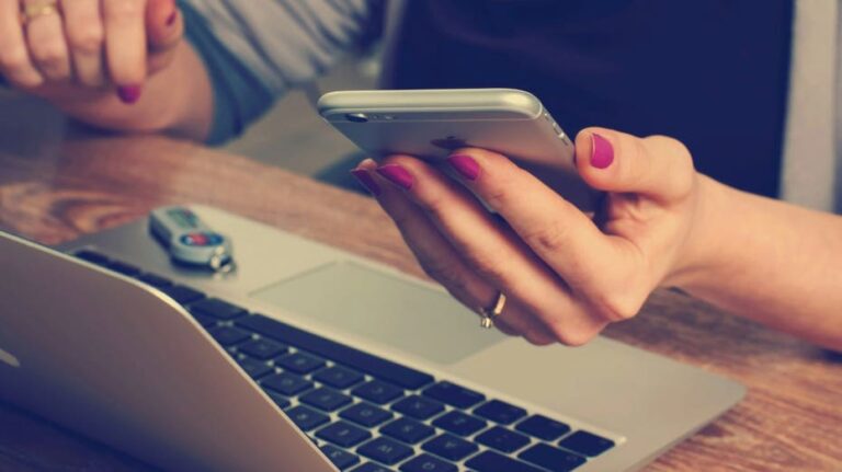 Spot fake online stores, avoid Facebook subscription scams