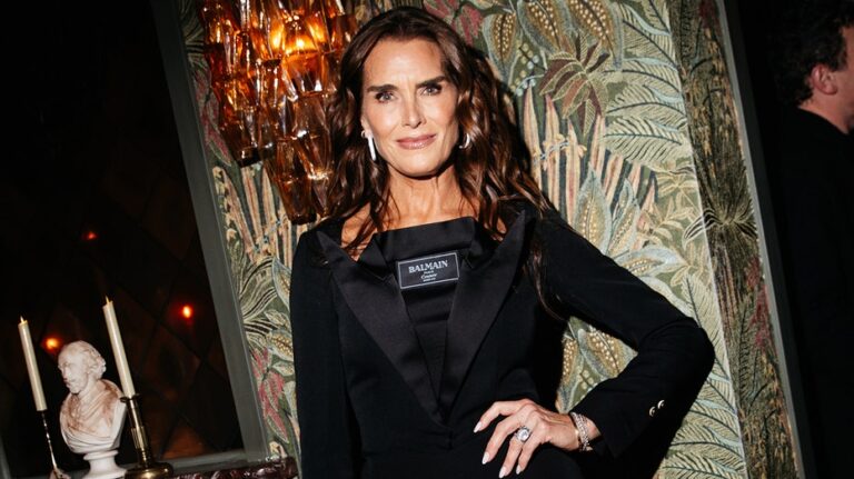 Brooke Shields celebrates 60th birthday in bikini on the beach