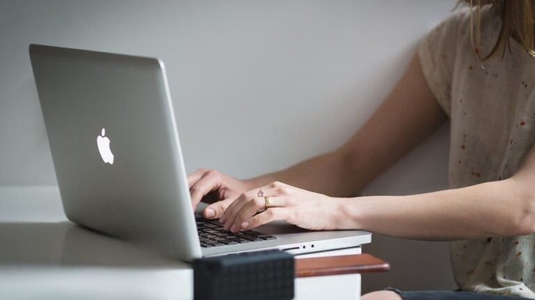 10 signs your personal data is being sold online