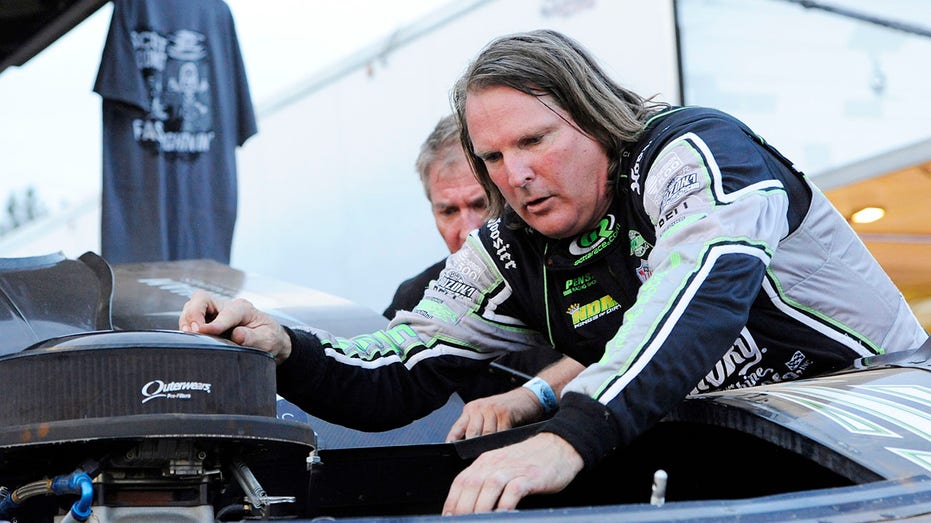 NTSB rules dirt track racing legend Scott Bloomquist's plane crash death as 'act of suicide'