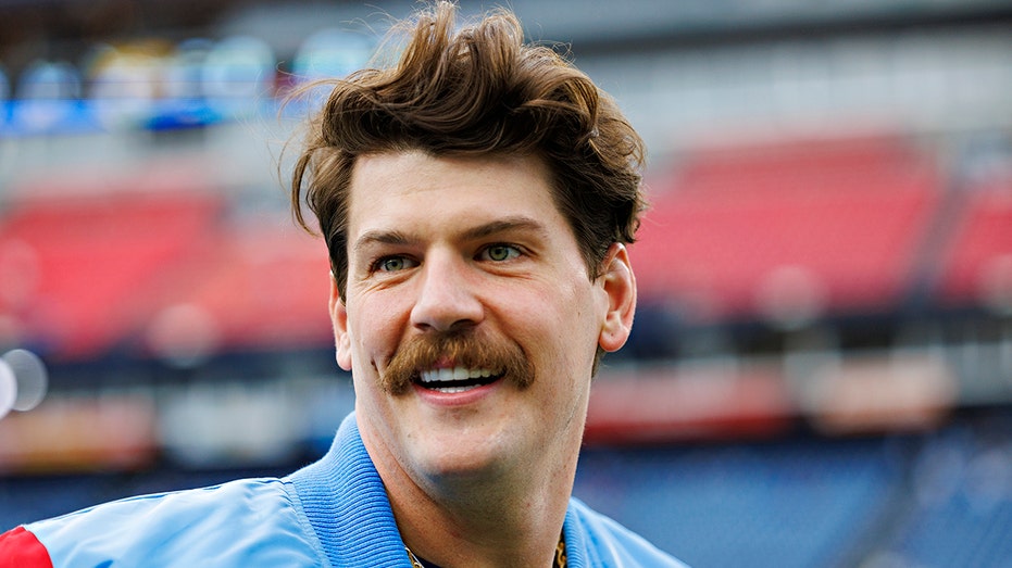Ex-NFL star Taylor Lewan has 'worst day of my athletic life' with disastrous first pitch