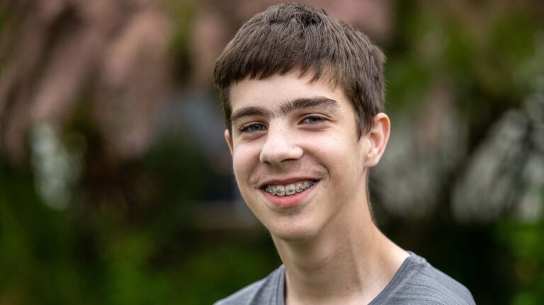 Teen with unnamed condition can't eat any food, baffling doctors worldwide